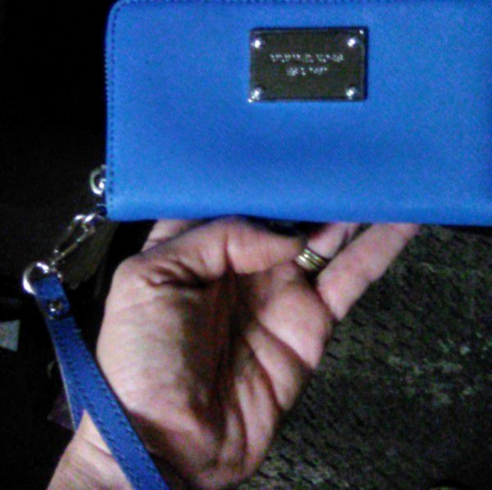 EUC 2X  Michael KORS TRIFOLD LEATHER WALLET!